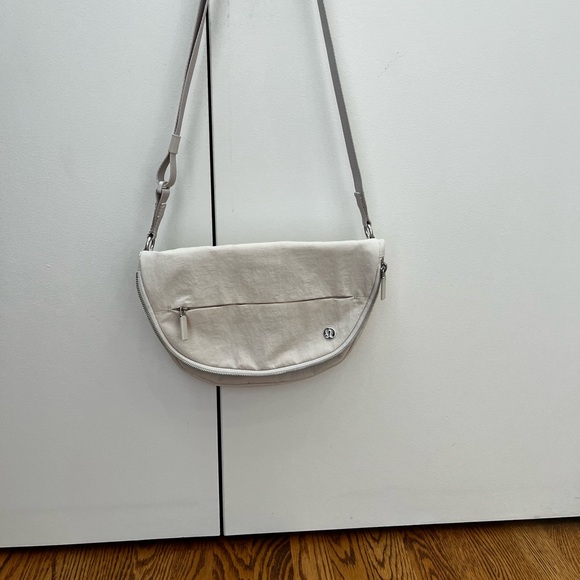 lululemon athletica Cream 2L Festival Crossbody Bag—New Without Tags - Picture 2 of 11